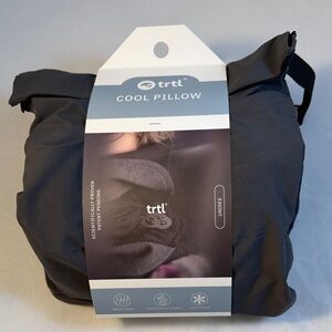Trtl Cool Travel Pillow in Black